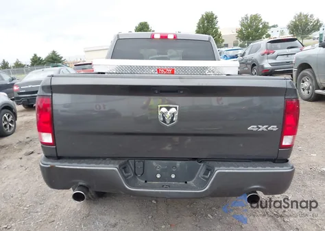 2018 Ram 1500 Express 4X4 6'4 Box из США, поврежденный, VIN 1C6RR7FT2JS327763